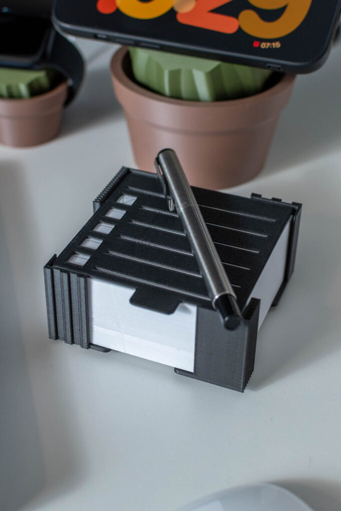 Organizer na karteczki 85x85 mm z szablonem - różne kolory